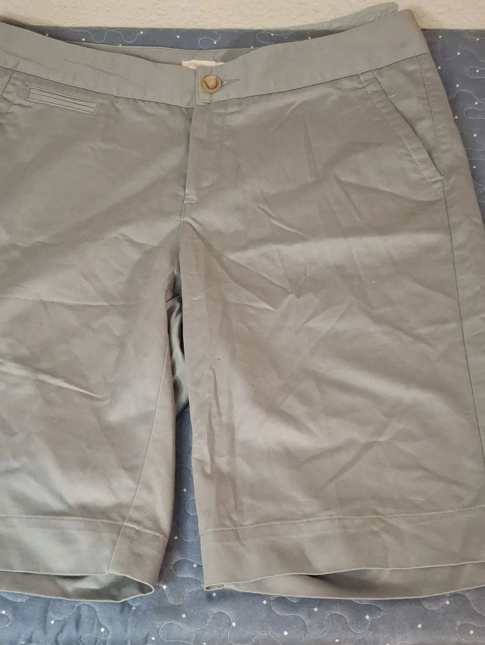 DockersโBermuda Shorts in Light Gray size 14
